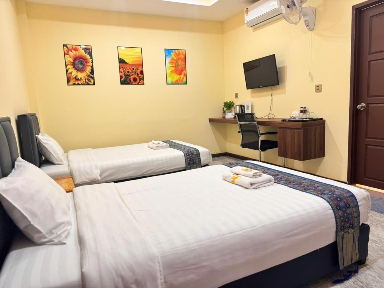 Yula Hotel Thatluang Vientiane Buitenkant foto